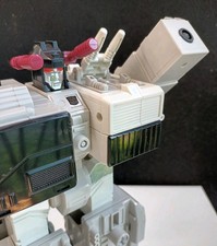 Hasbro Transformers G1 Autobot Metroplex 1985