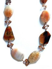 collana in pietre dure nei toni aranciati, catenina in filo di rame fatta a mano