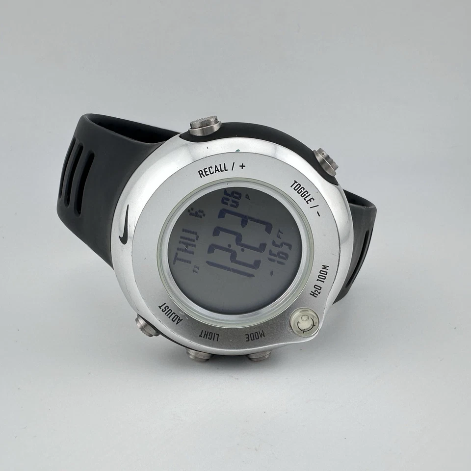 Reloj digital cronógrafo de cuarzo Nike para hombre WA0018 WG88-0010 Oregon banda negra. Foto 2 de 4