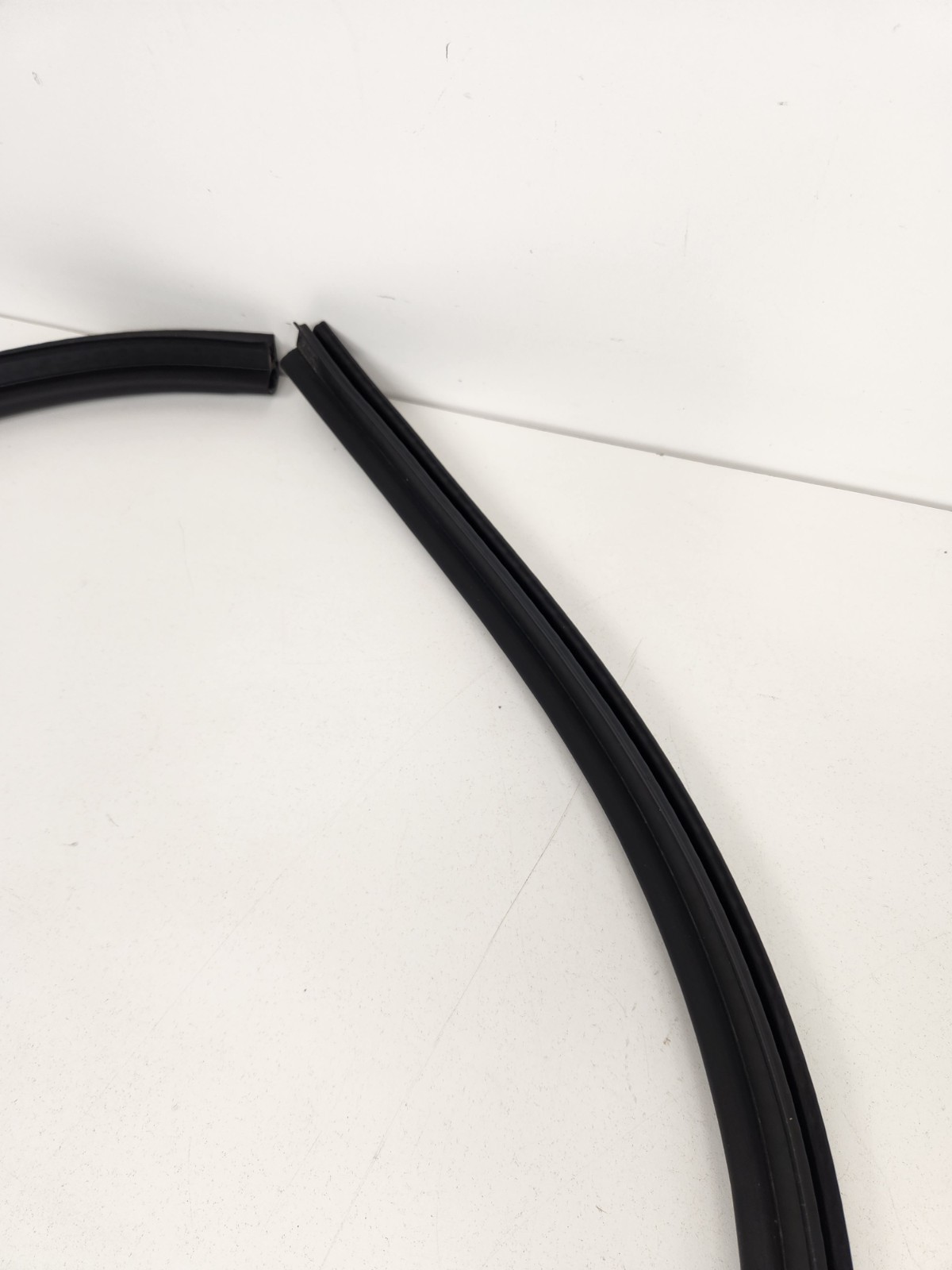 McLaren MP4-12C 2012-2014 Front Right Door side seal
