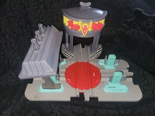 Fisher Price Geo Trax Disney Pixar Cars Flo’s V8 Cafe - 第 1/3 張圖片