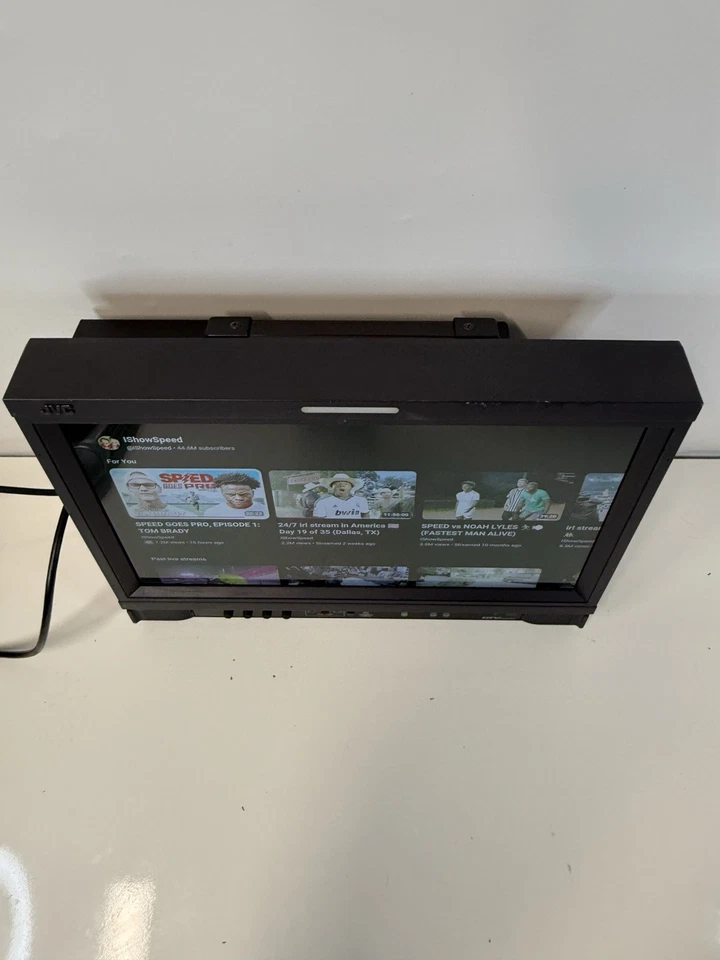 JVC DT-E17L4G 17” Multi-format LCD Video Studio Monitor With HDMI And Handle - Image 4 of 4