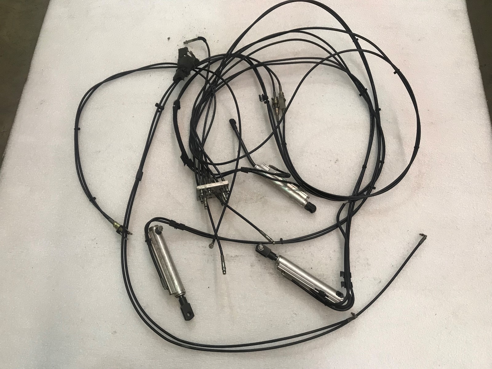LAMBORGHINI GALLARDO SPYDER HYDRAULIC UNIT SOFT TOP LINES AND OIL SHOCKS OEM