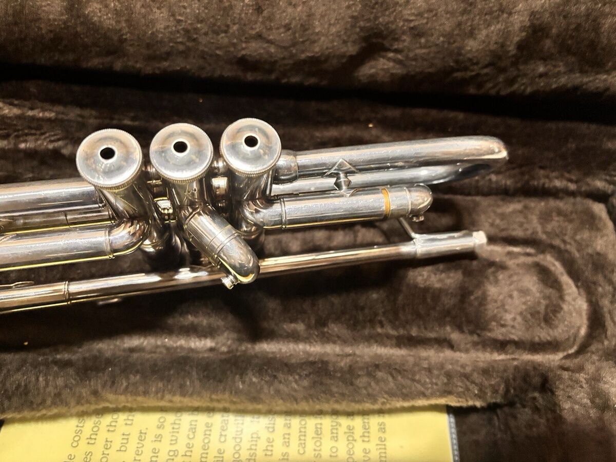 Bach Stradivarius Model 37 Trumpet with Case | eBay Bach Stradivarius Model 37 Trumpet with Case | eBay