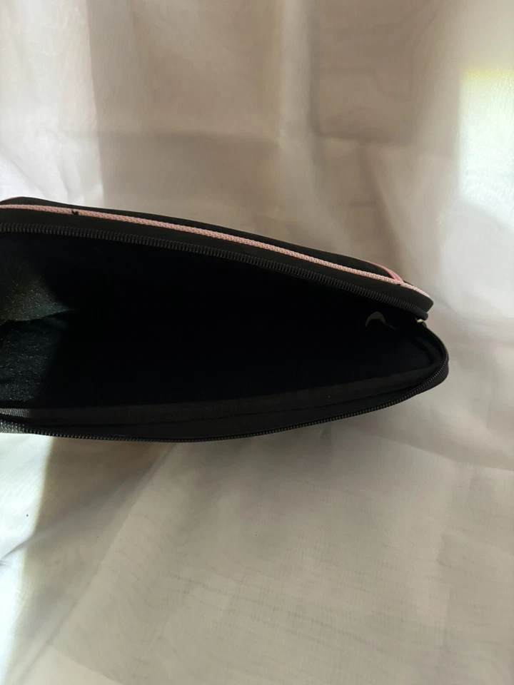 Funda Protectora Hello Kitty iPad, Negra y Rosa, Accesorio Tecnológico  Foto 4 de 4