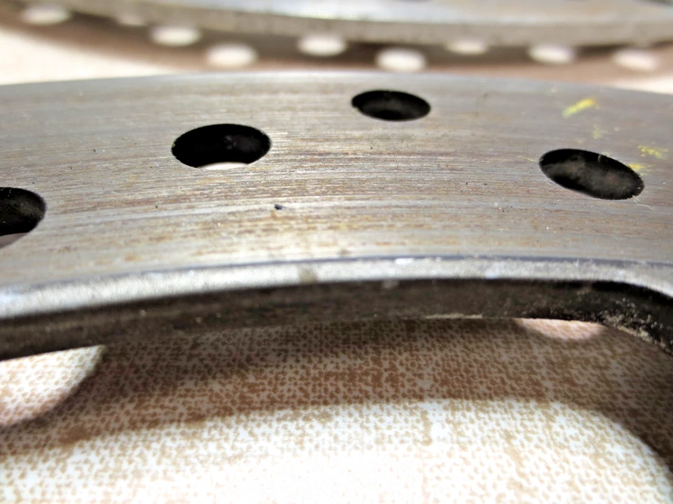 01 JUEGO DE 2 ROTORES DE FRENO DELANTEROS HONDA CBR 600 F4i 45120-MBW-E11 2001-2006 Foto 3 de 4