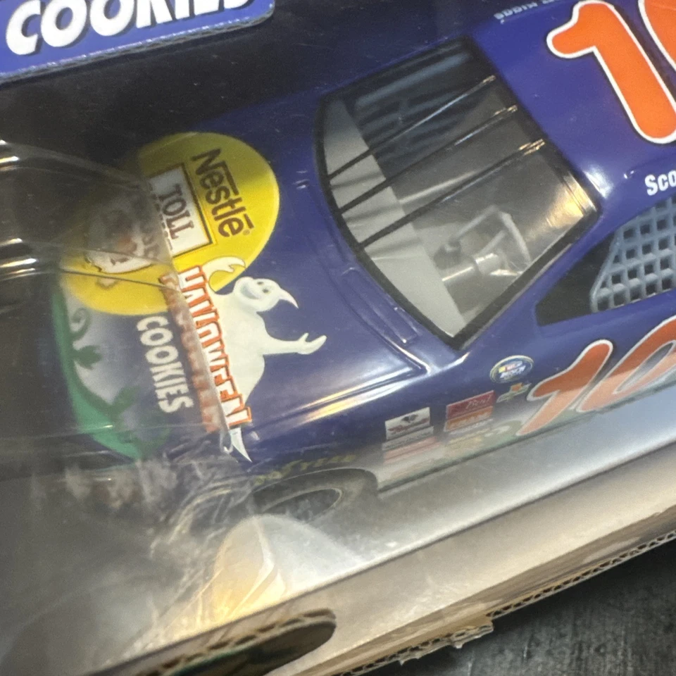 Coche de carreras NASCAR Scott Riggs #10 Halloween Nestlé 1:24 Foto 2 de 4