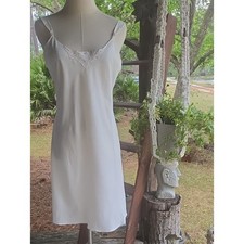 Vanity Fair Vintage Cream Floral Trim Slip Size 34 Or Small