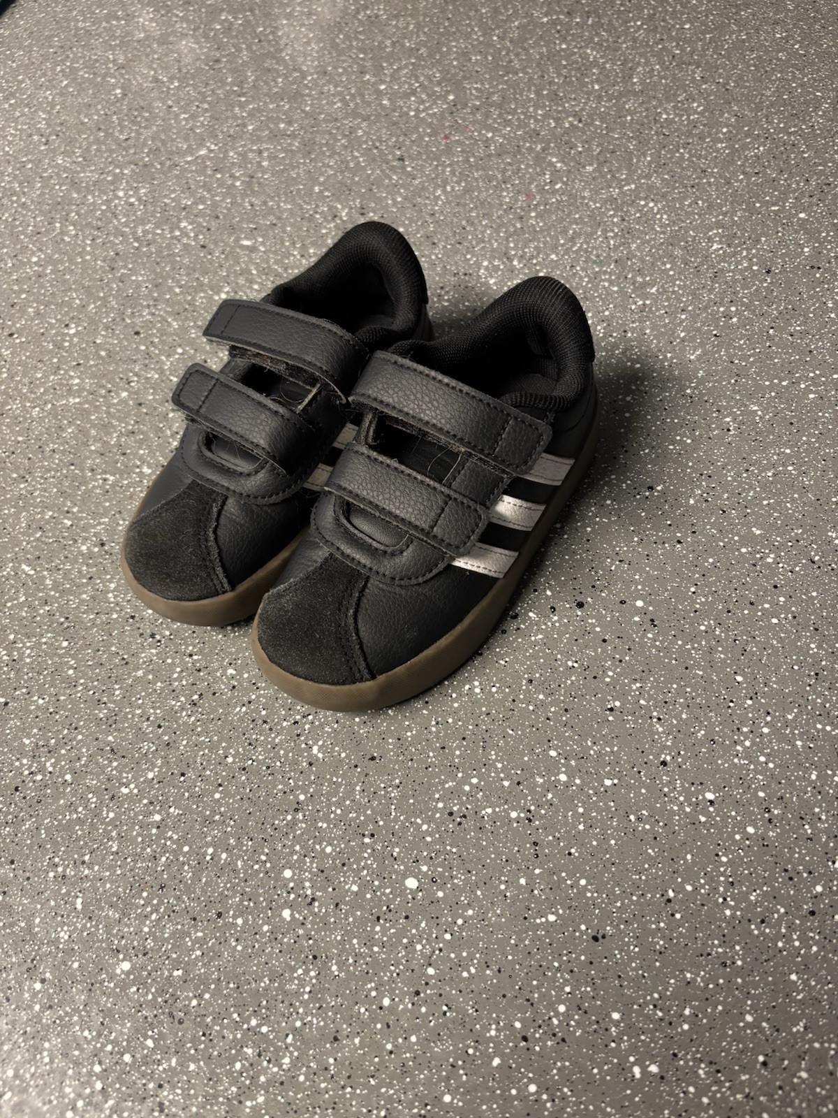 adidas Unisex Kids Black Hook & Loop Adjustable Strap Low Top Athletic Sneaker