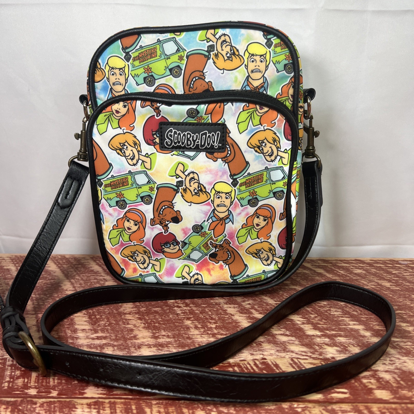 NWT Bioworld Crossbody Bag - Scooby-Doo & Friends - Perfect Condition