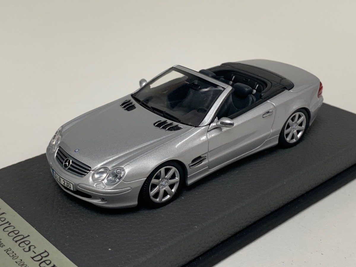 MINICHAMPS メルセデス・ベンツ SLクラス 2001 1/43 Minichamps Mercedes SL Class R230 2001 in Silver on Leather