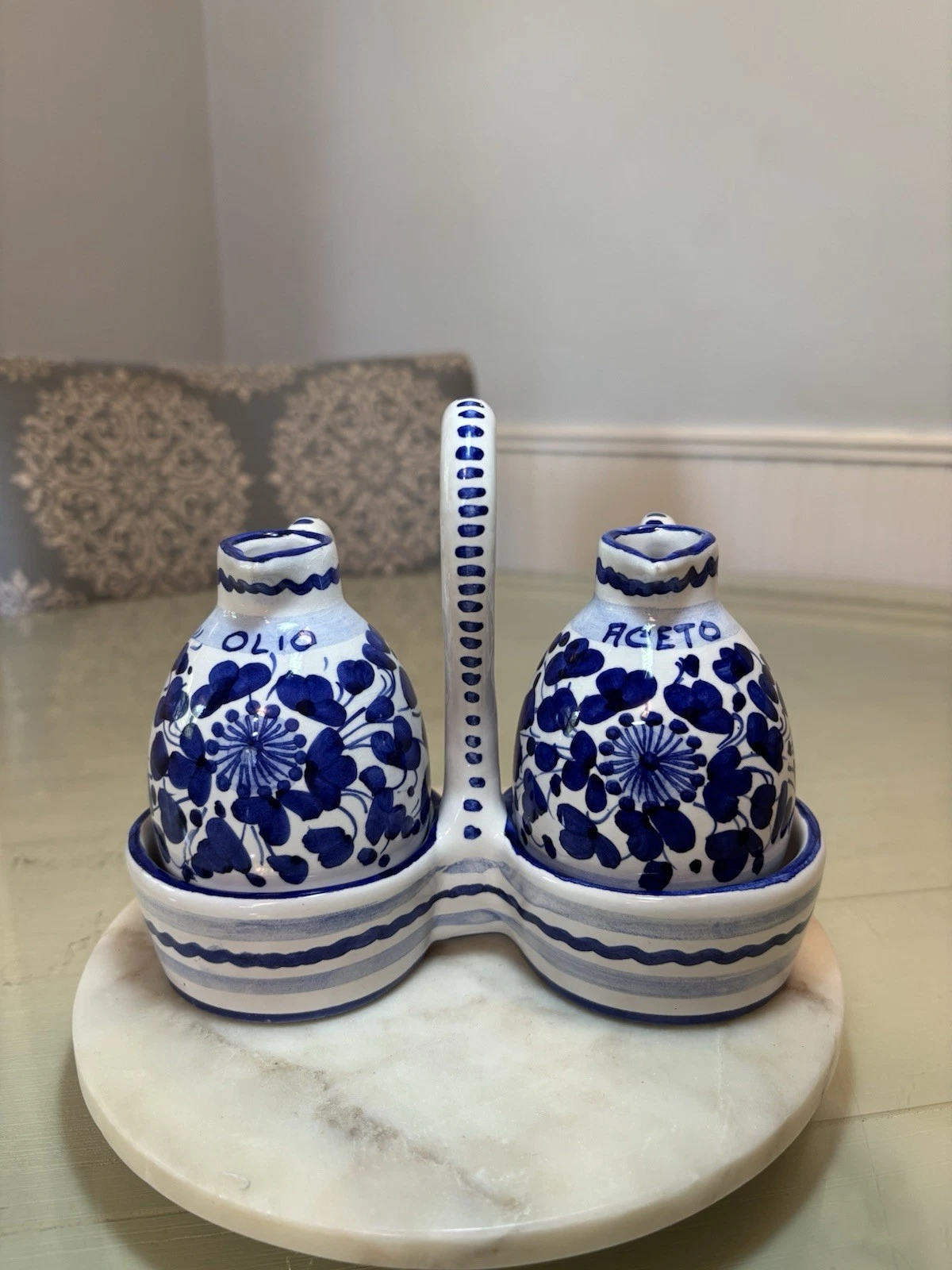 Sorrento Italian Pottery Blue&White Floral Oil & Vinegar Set W/Caddy From Italy
Opens in a new windo