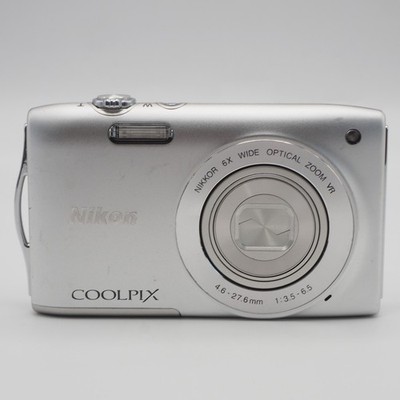 EXC+5] Nikon COOLPIX S3300 16MP Digital Camera Silver 6x Zoom