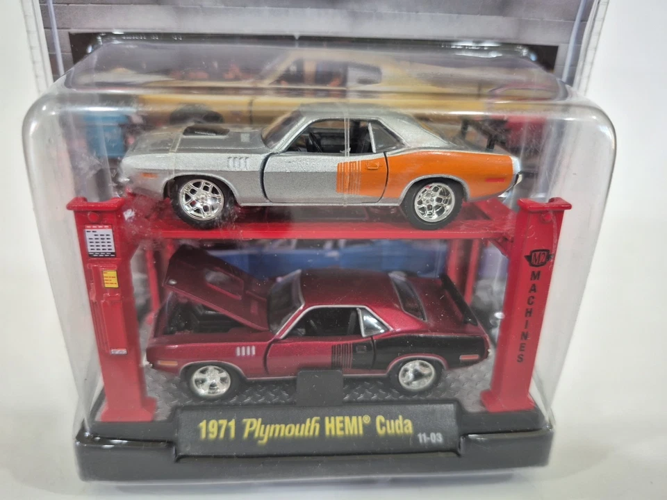 M2 Machine Auto-Lift 2 Pack 1971 Plymouth Hemi Cuda Silver Red Castline 2011 H16 - Image 2 of 4