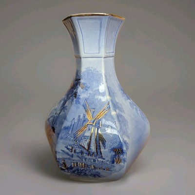 Vintage Pallisy Ware 'Windmühle' sechseckig blau gold Highlights große Vase