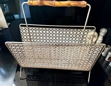 PORTE REVUES VINTAGE EN METAL AJOURE ET POIGNEE BAMBOU