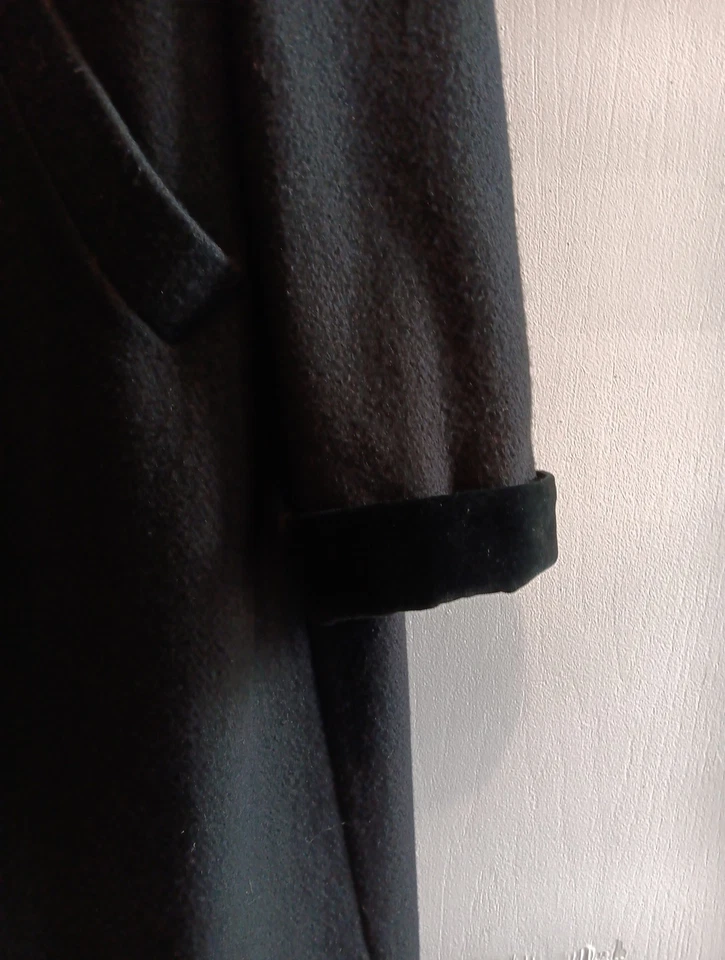 Casaco feminino vintage Herman Kay preto mistura de lã peito único M colarinho/punho de veludo - Imagem 3 de 4