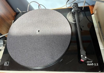 Music Hall MMF-2.2 TURNTABLE  WONT POWER ON , BROKEN DUST COVER