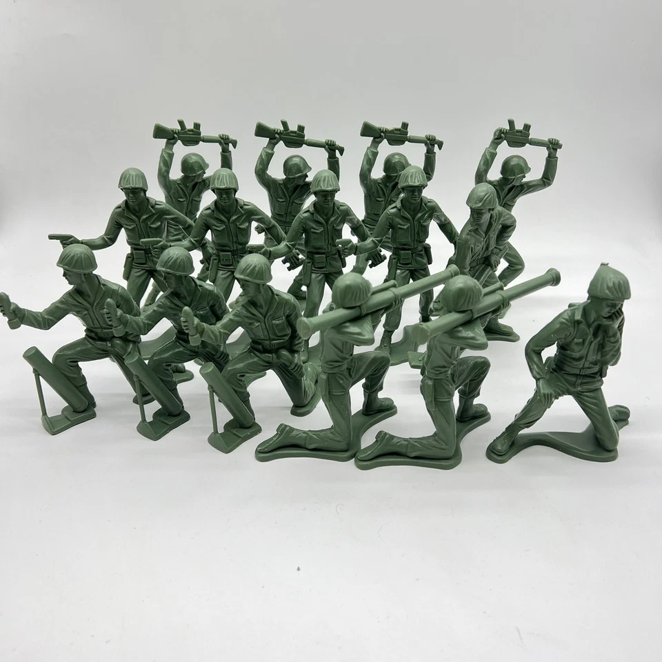 TIM-MEE Juguetes Soldados Verdes Grande 5” Plástico Hecho en EE. UU. Lote De 15 De Colección Foto 3 de 4
