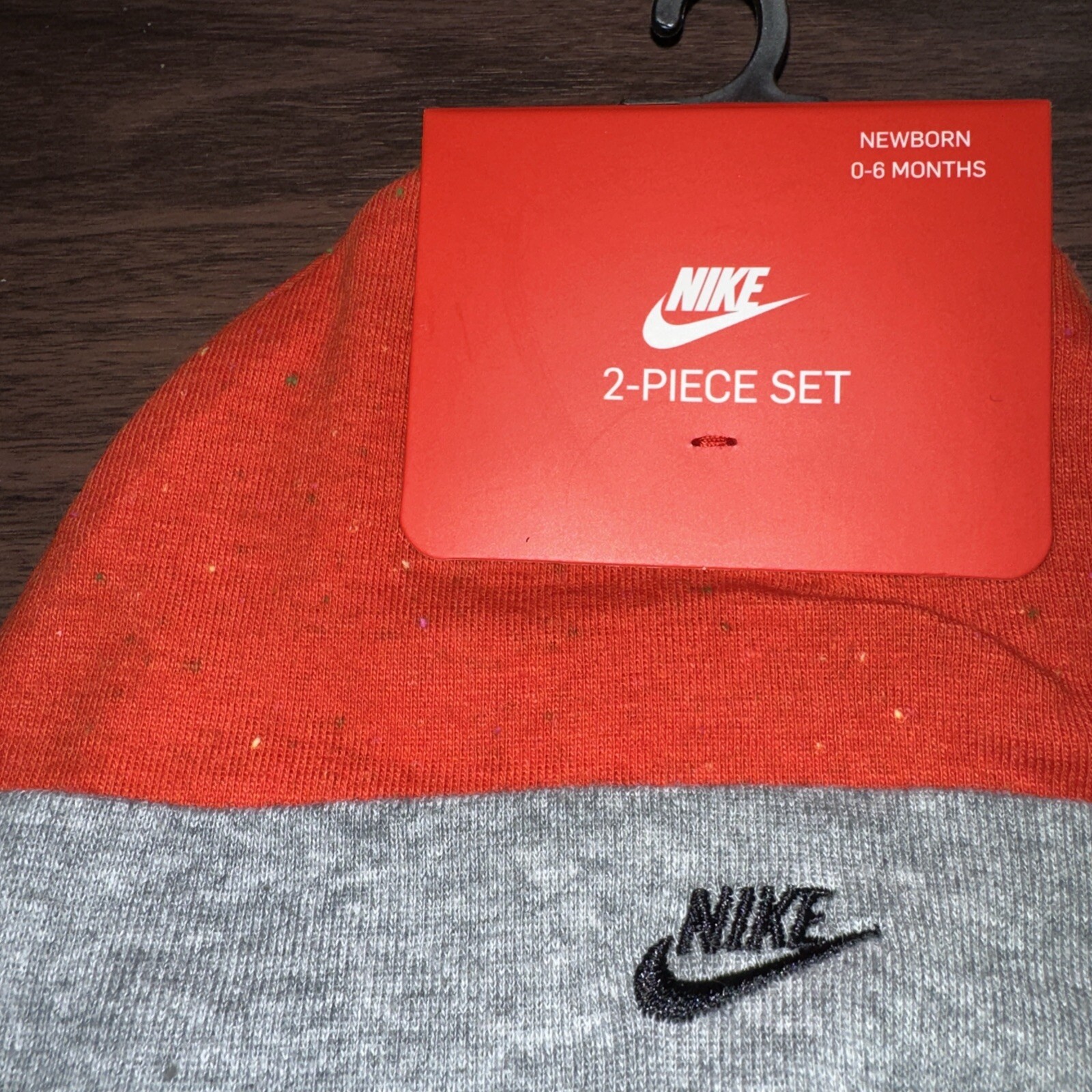 PONY Nike Stivaletti Culla Cappello E Stivaletti Neonato 0 6 Mesi Rosso E Grigio Maculato