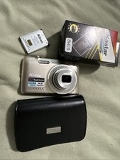 Nikon COOLPIX S4100 14.0MP Digital Camera with 2 batteries and charger