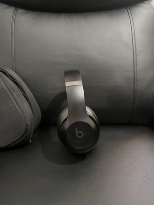 Beats by Dr. Dre Studio Black Bluetooth Over-Ear Headphones with Carrying Case