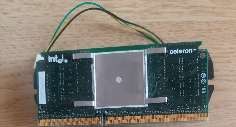 cpu Celeron 333/66 MHz SLOT1 SL32B PROCESSORE Mendocino VINTAGE - Immagine 2 di 3