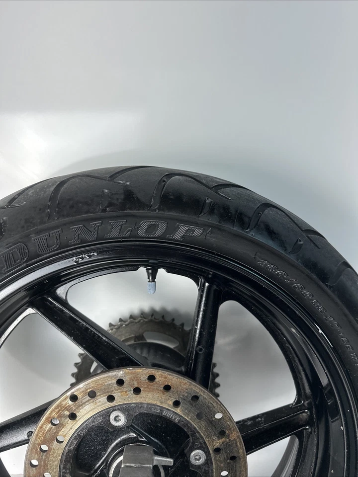 Llanta trasera Honda CBR600F3 1996 con piñón de rotor de neumático OEM llanta recta buena Foto 4 de 4