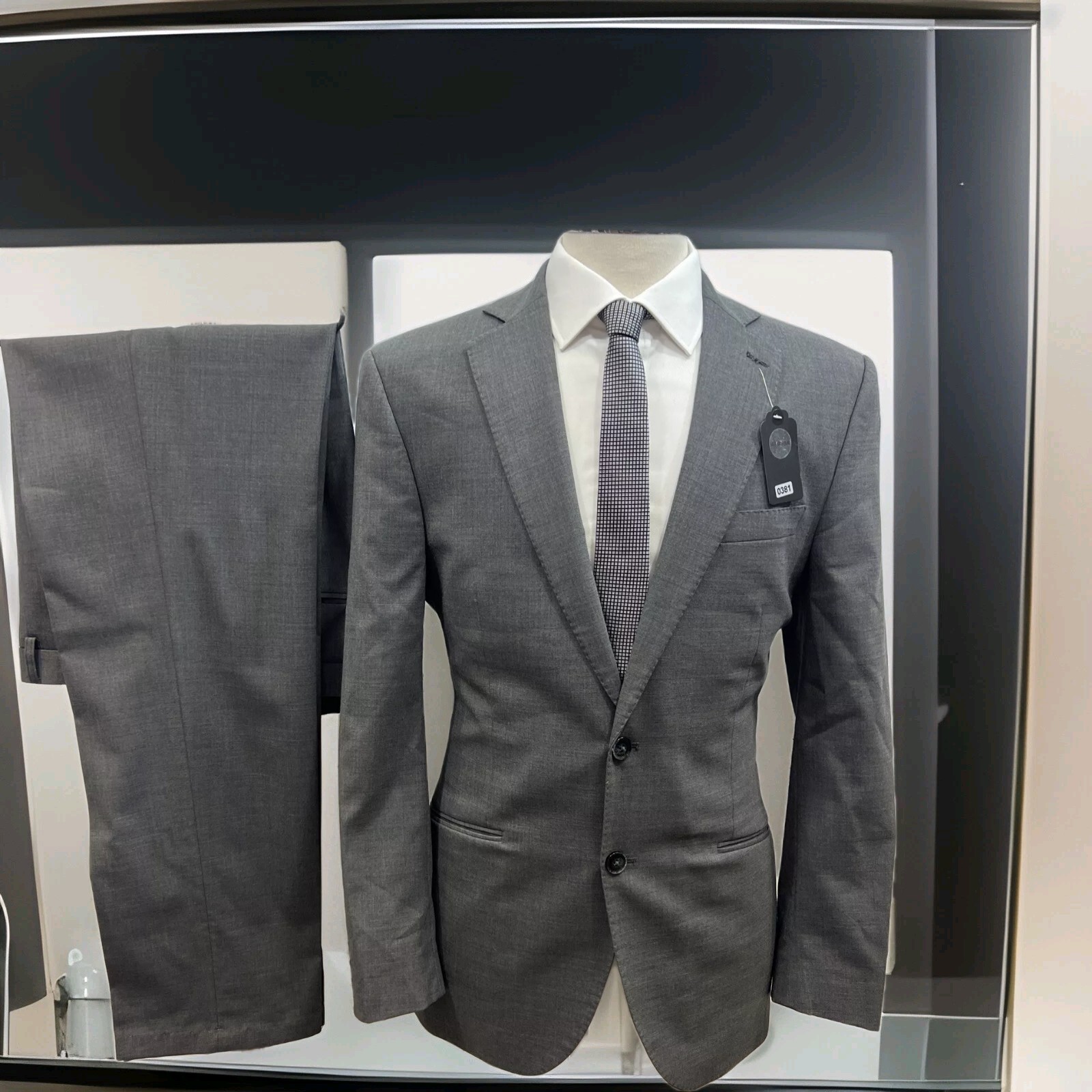 M&S Grey Wool Blend Machine Washable Mens Suit 2 Piece Size C40M W38 L31