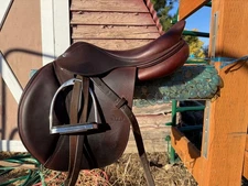 2017 CWD 17.5 SE02 Jump saddle 2L flaps beautiful condition! 