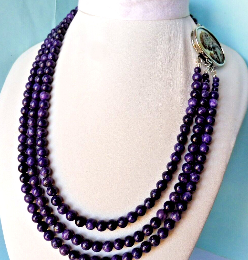 Collier en charoite précieuse à 3 rangs pour sublimer vos tenues de soirée chic