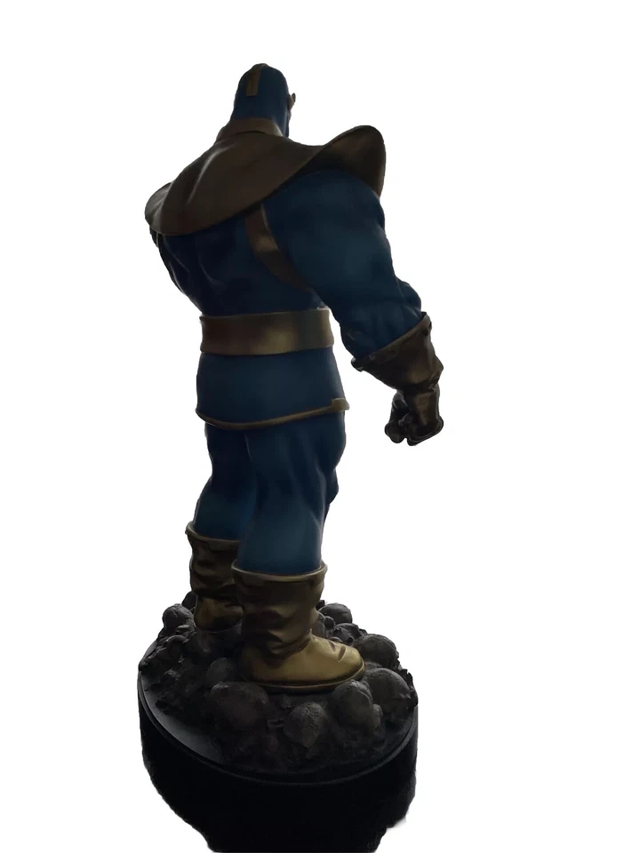 Estatua pintada de Thanos, diseño Randy Bowen Foto 3 de 3