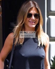 ACTRESS JENNIFER ANISTON PIN UP - 8X10 PUBLICITY PHOTO (SP374)