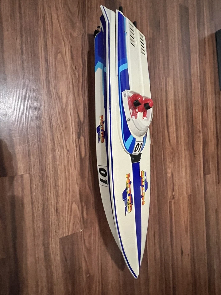 Traxxas nitro vee Boat Vintage  - Image 3 of 4