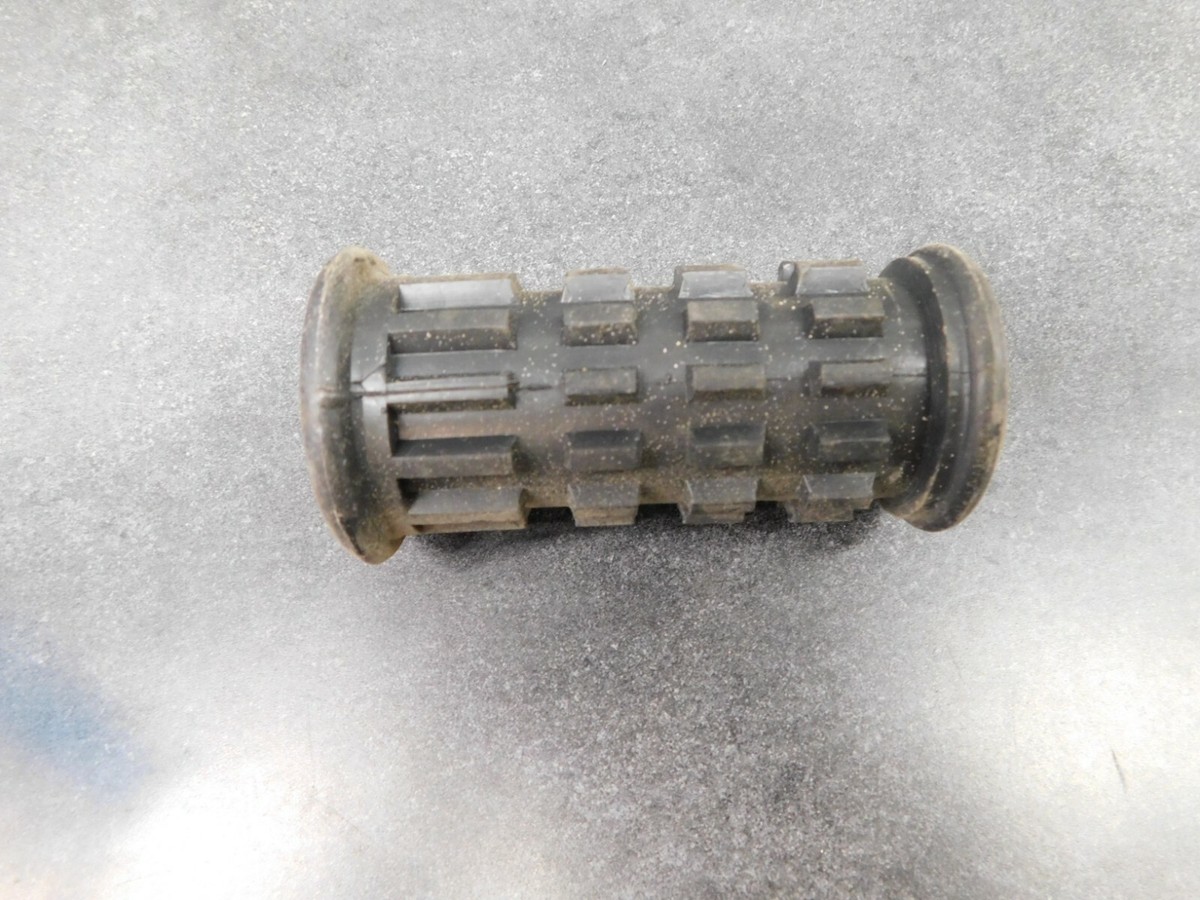 Kawasaki NOS Rubber Foot Pegs S1/2/3 H1/2 2330 | eBay