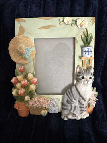 Popular Imports 2000 Feline Collection 3D Cat Resin Frame 
