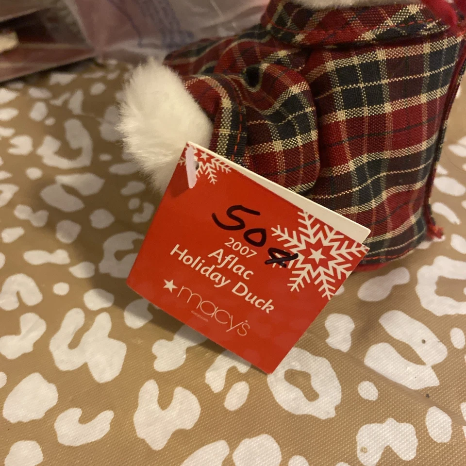 2007 Macy Aflac Duck 会说话毛绒假日格子 Jammies 帽子蜡烛标签 6 — 第 3/4 张图片