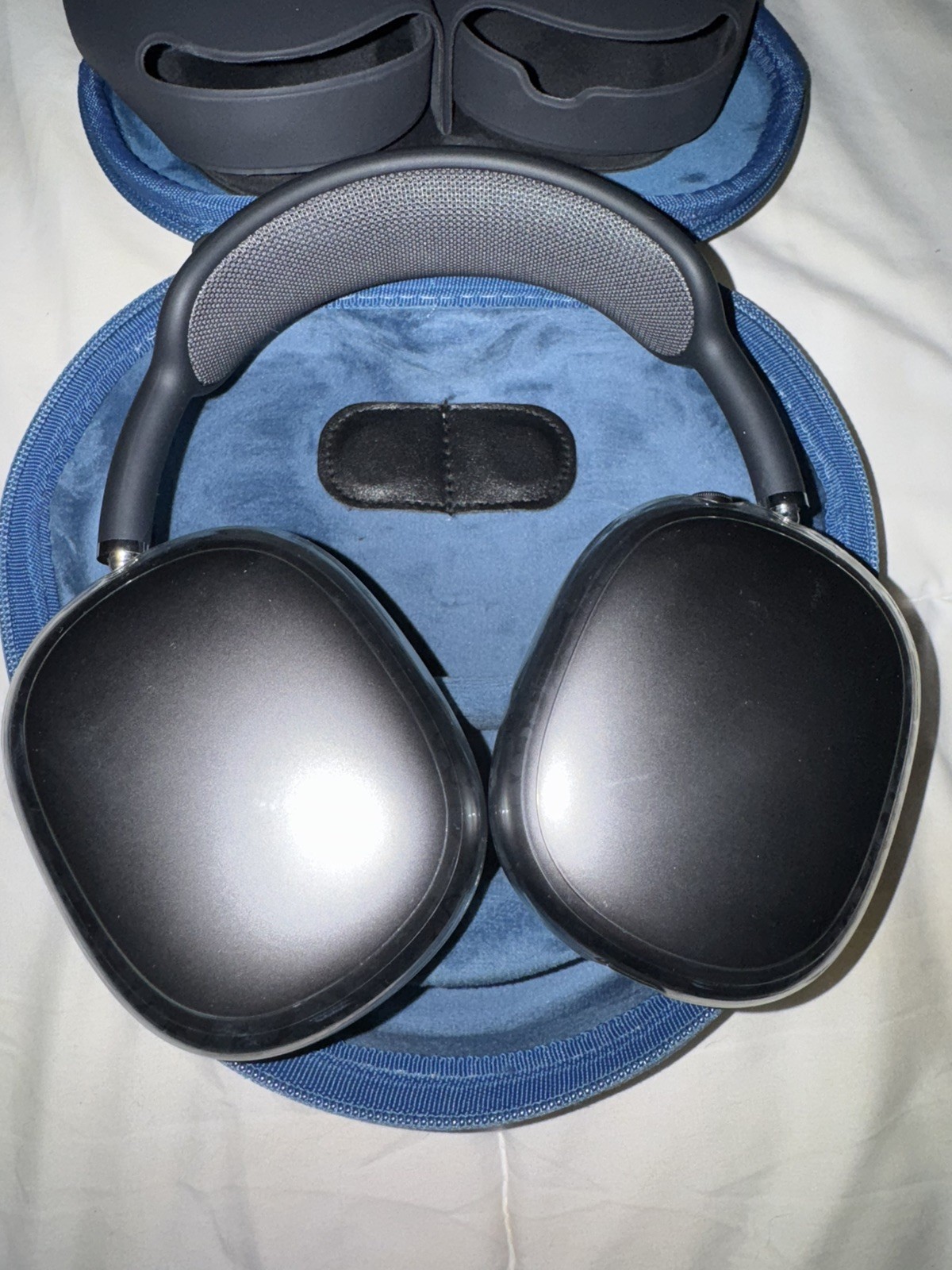 Apple AirPods Max Wireless Over-Ear Headset With Case – Space Gray