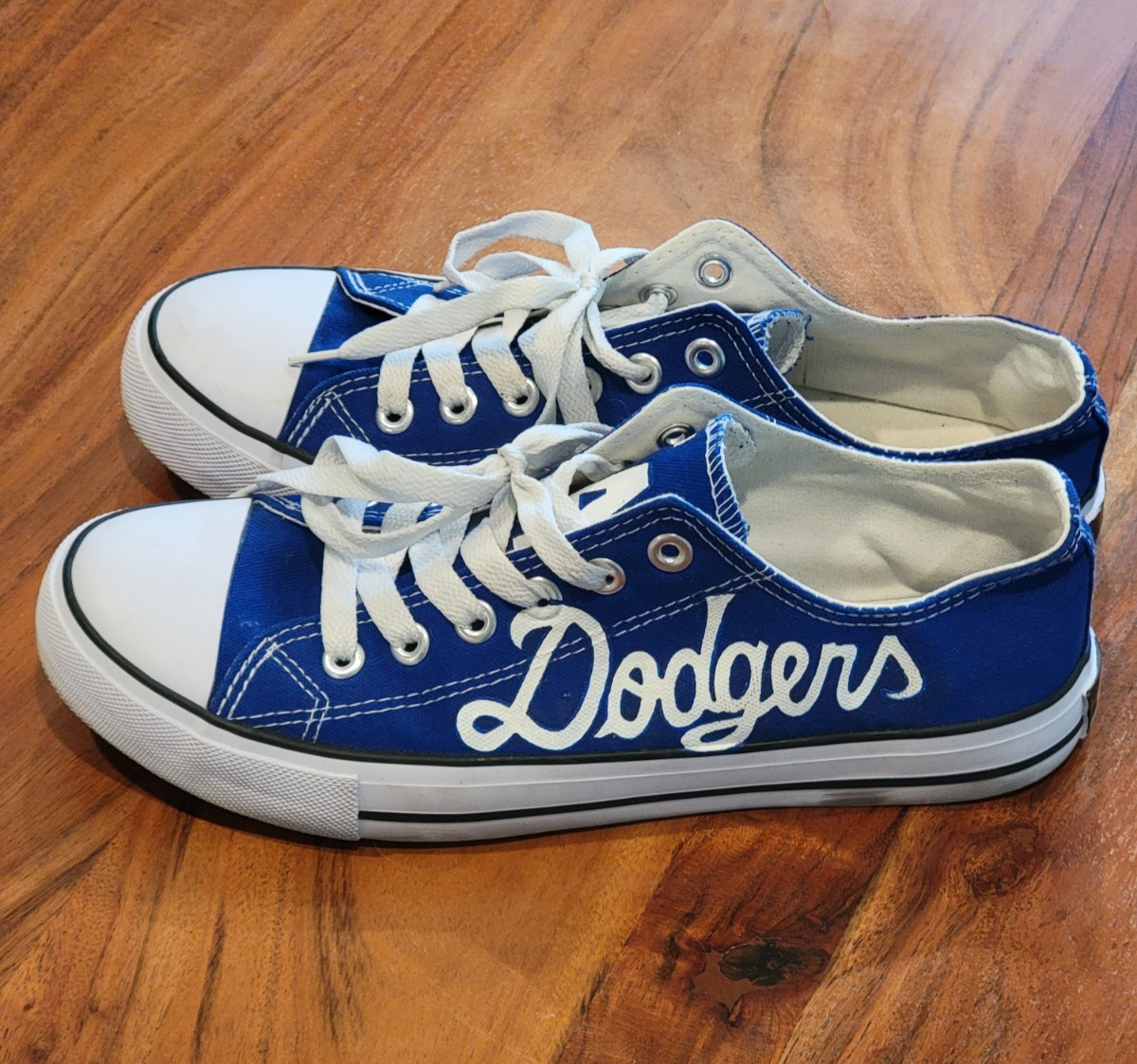 - Mens 9 1/2 Blue And White Airwalk