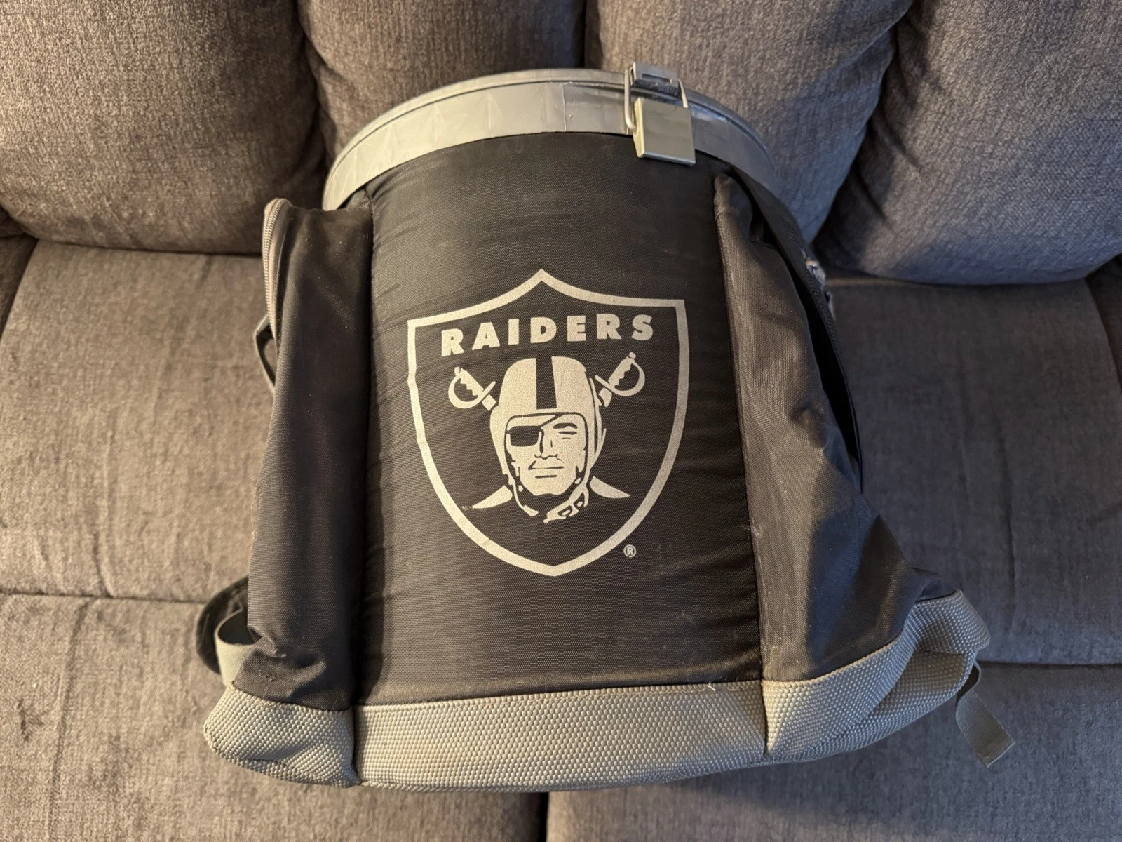 Vtg 1994 NFL Los Angeles Raiders Football Pak Chest Beer Drink Cooler Tailgate
Opens in a new window