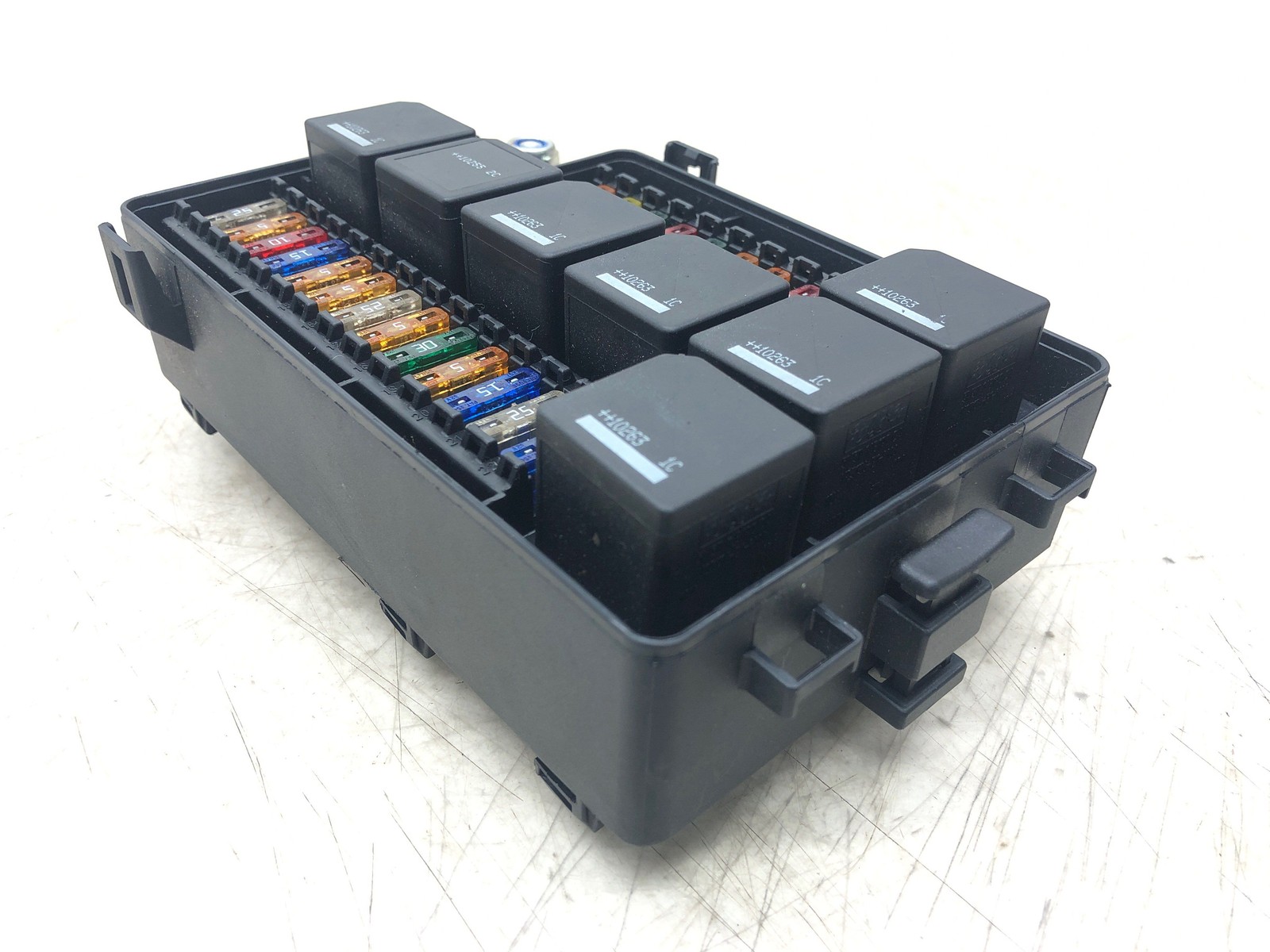 2010-2020 ASTON MARTIN RAPIDE REAR FUSE BOX RELAY JUNCTION BLOCK