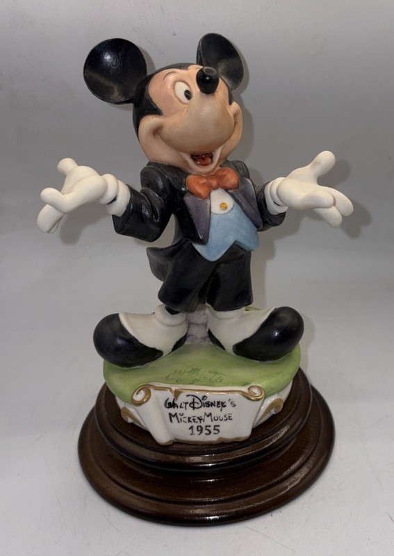 CAPODIMONTE DISNEY MICKEY MOUSE 1955 FIGURINE Italy, Laurenz Collection Arzenton