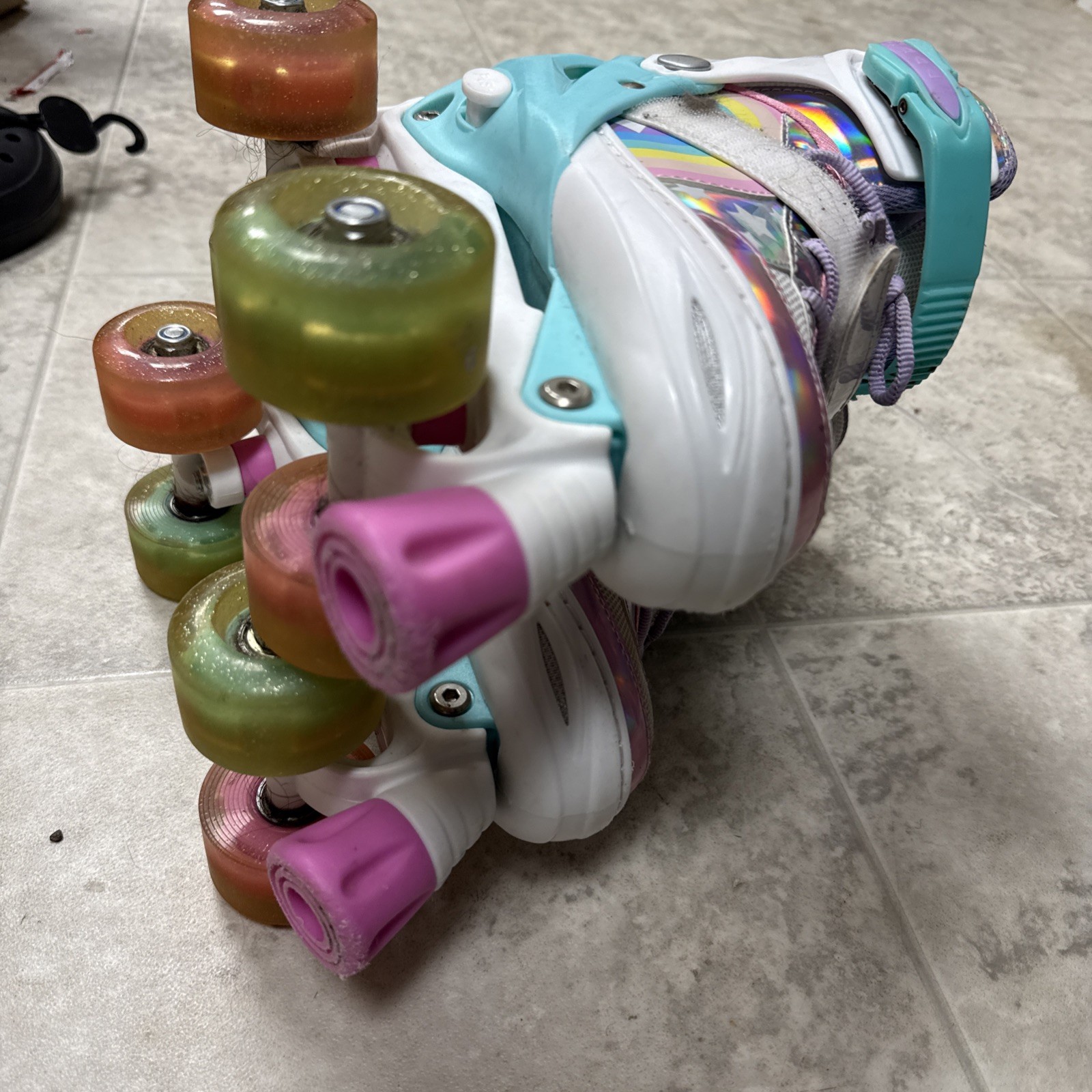 SULIFEEL Rainbow Light Up Quad Roller Skates Adjustable Kids Shoe Size 13c-3y