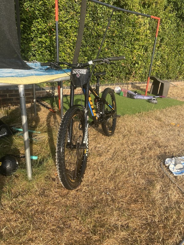 Kona operator fully specked downhill bike carbon