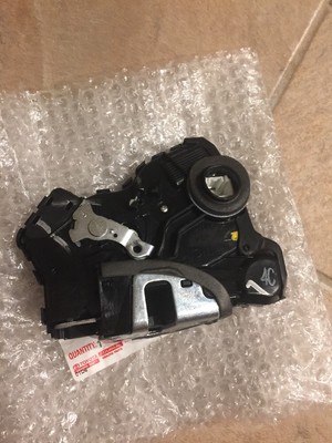 ゆか　0516 Toyota Front Right Power Lock Actuator Assy 69030-0C050 Assy
