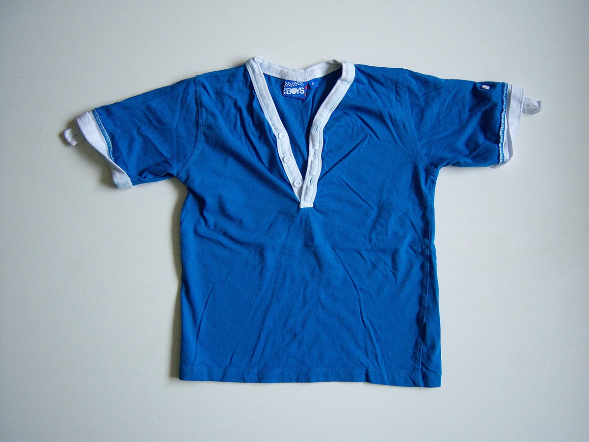 BOYS NEW LOOK T SHIRT BLUE V NECK WHITE TRIM SMART STYLE AGE