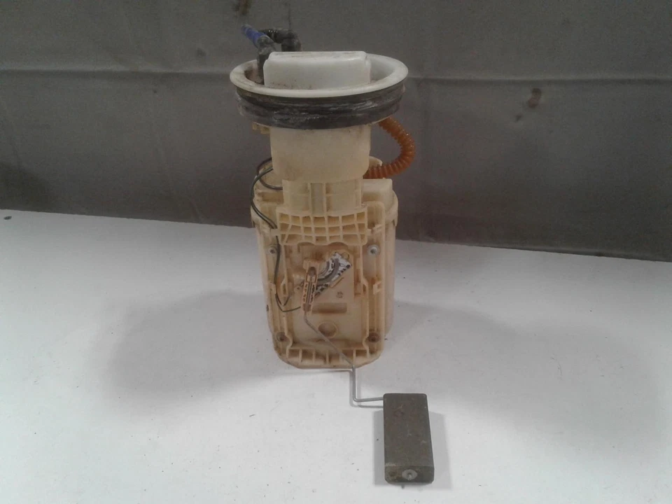 Used Fuel Pump fits: 2003 Volkswagen Jetta Pump Assembly gasoline Grade B Foto 2 de 4