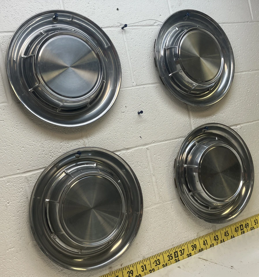 Juego de 4 tapacubos usados OEM GM de 14" Pontiac Star Chief/Chieftain/Safari (5383) Foto 2 de 4