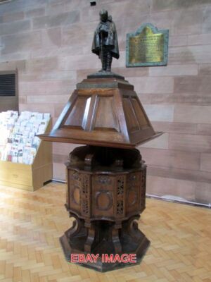FOTO BELFAST DAS GROSSE KRIEGSPULT IN DER STANNE'S CATHEDRAL AKADEMIE STRASSENBELF