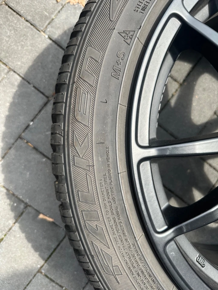 komplett Winterräder Alutec, Schwarz, 235/45R18 XL 98V TL HS01 - Bild 4 von 4